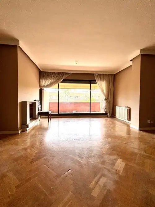 Living room of Flat for sale in Madrid  with Air Conditioner, Heating and Parquet flooring