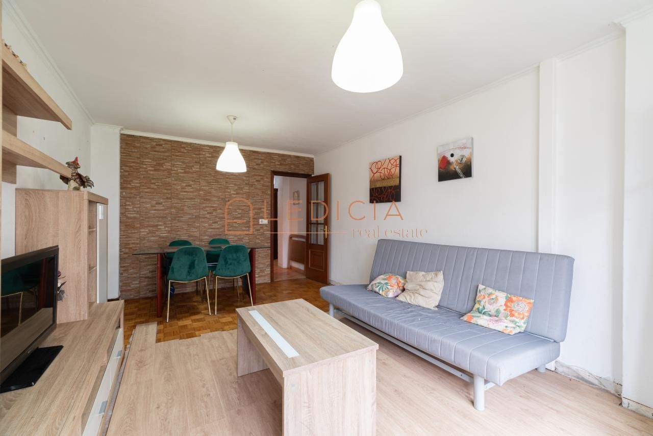 Living room of Flat for sale in Vigo   with Heating, Storage room and Furnished