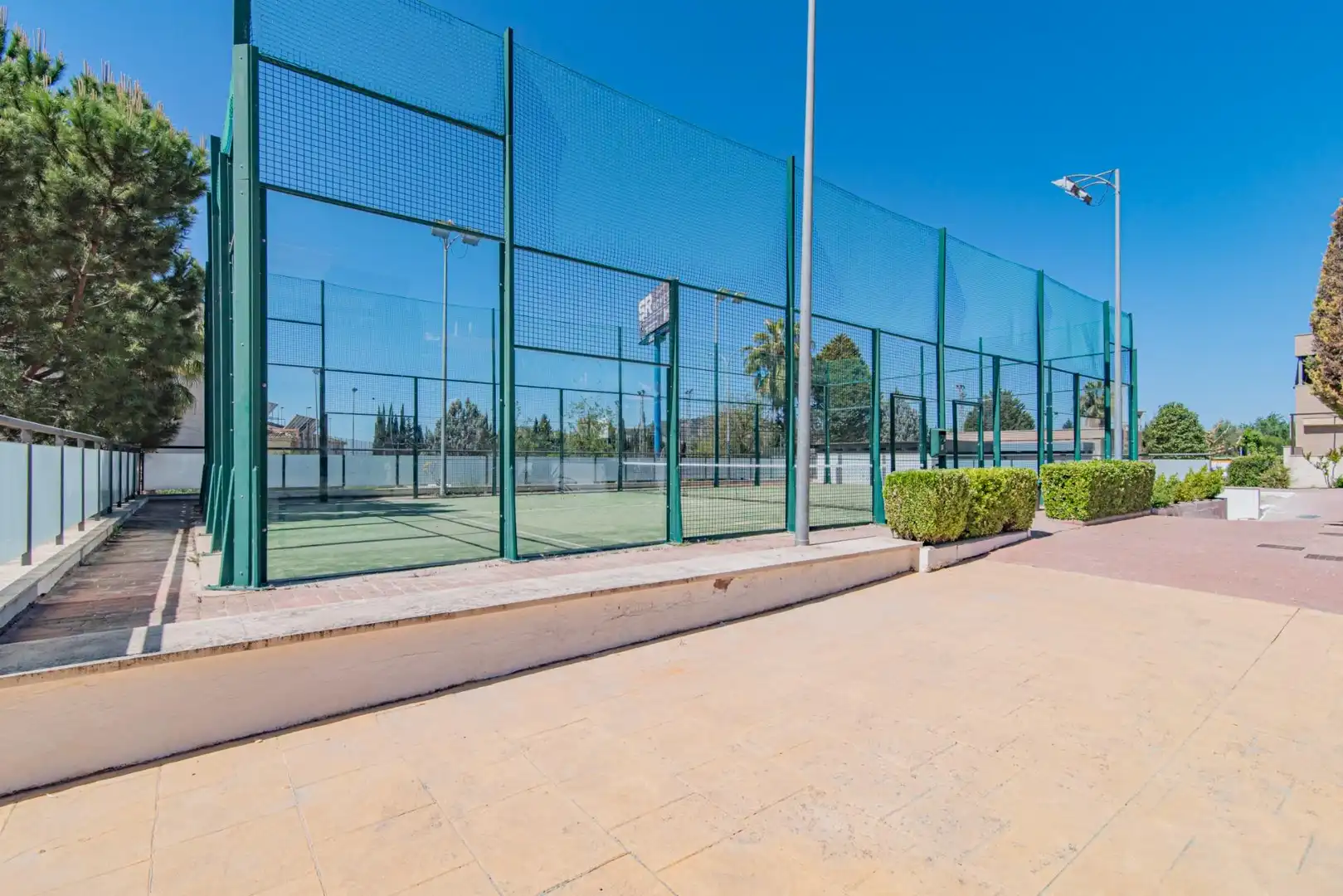Vista exterior de Pis en venda en Albolote amb Jardí privat, Terrassa i Moblat