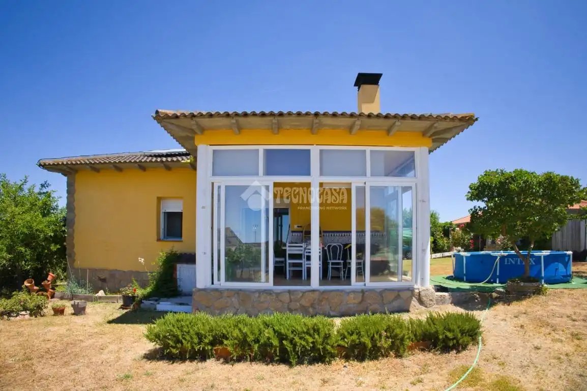 Vista exterior de Casa o chalet en venta en Calvarrasa de Arriba con Calefacción y Terraza