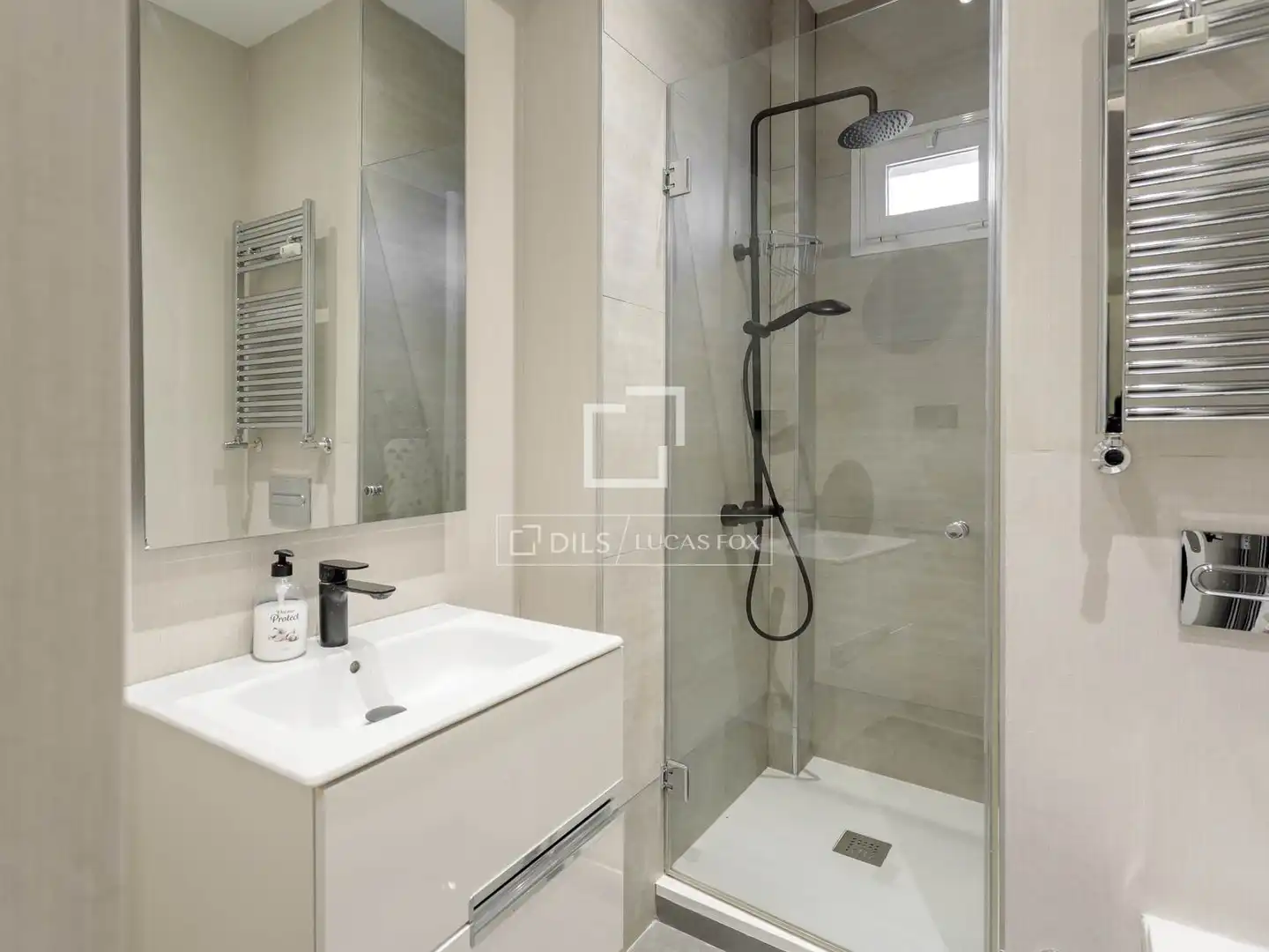 Bathroom of Flat for rent in Barrio de Salamanca