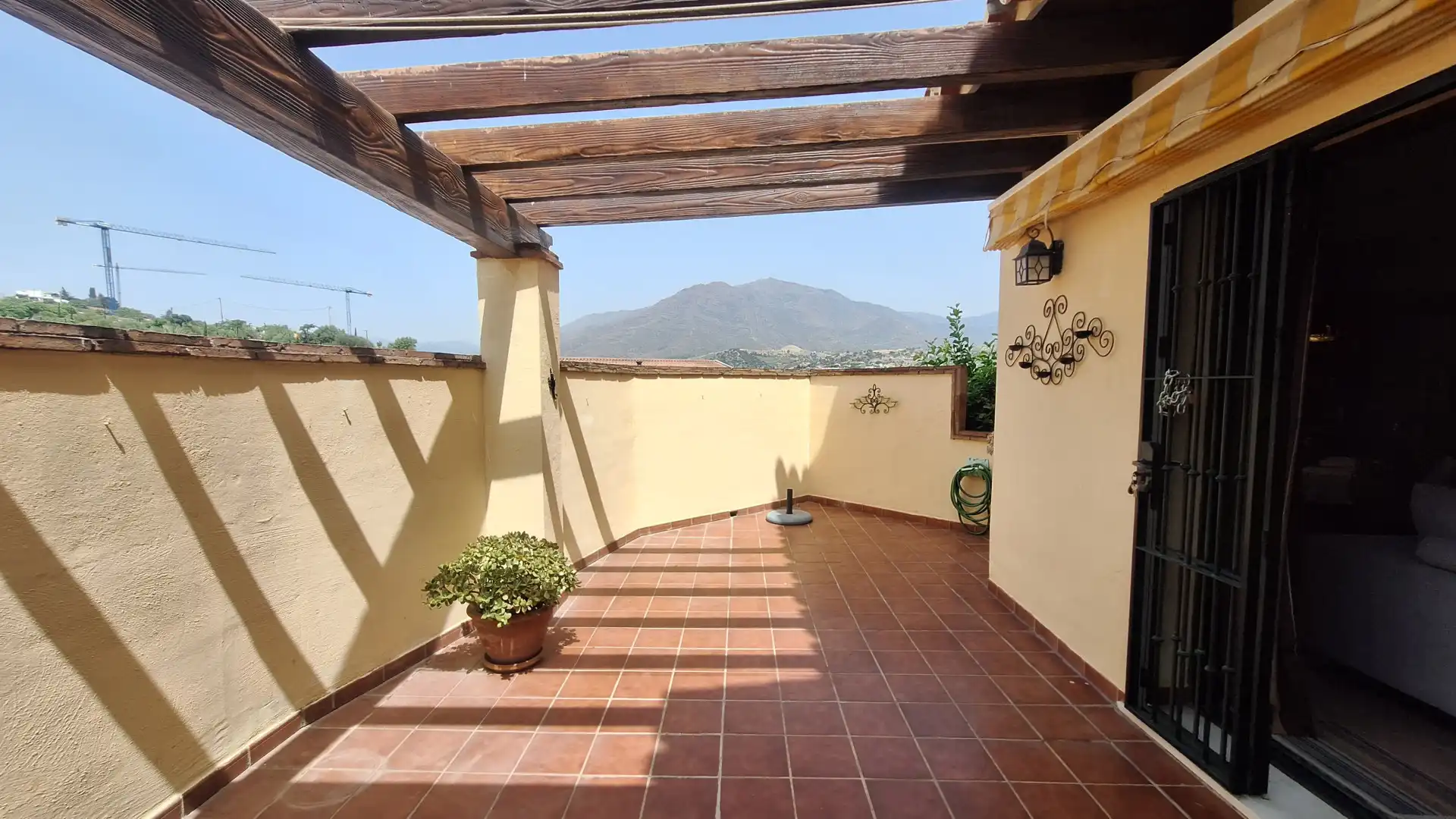 Terrassa de Casa adosada en venda en Estepona amb Terrassa