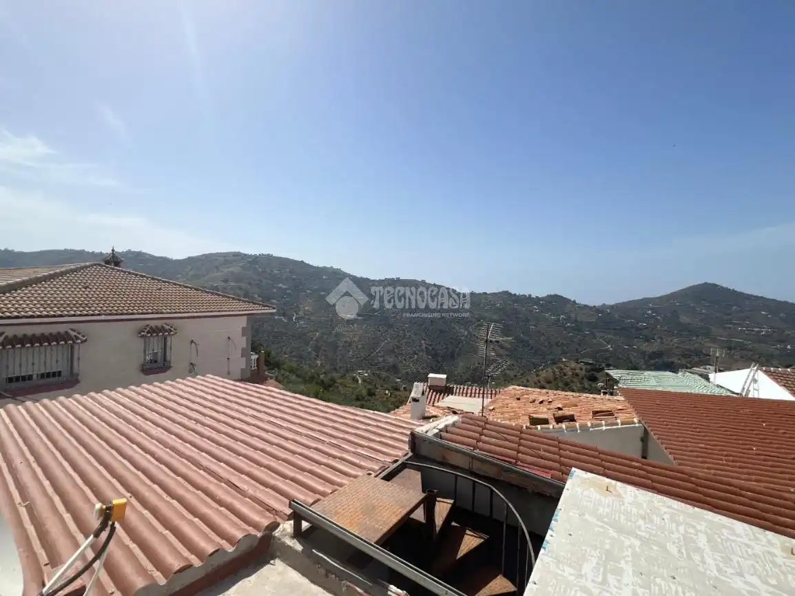 Vista exterior de Casa adosada en venta en Sayalonga