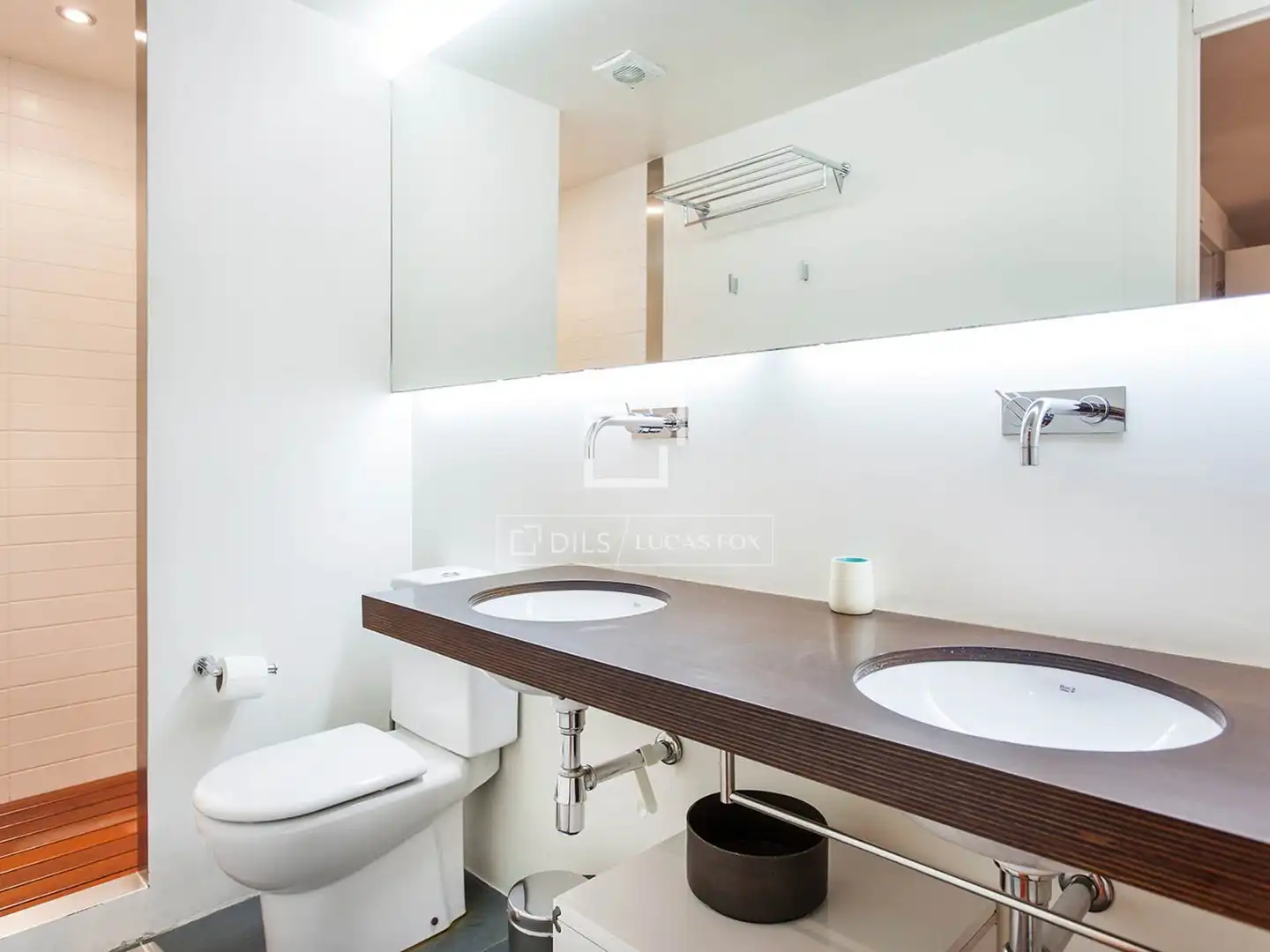 Bathroom of Attic for sale in Barcelona  with Air Conditioner, Parquet flooring and Terrace