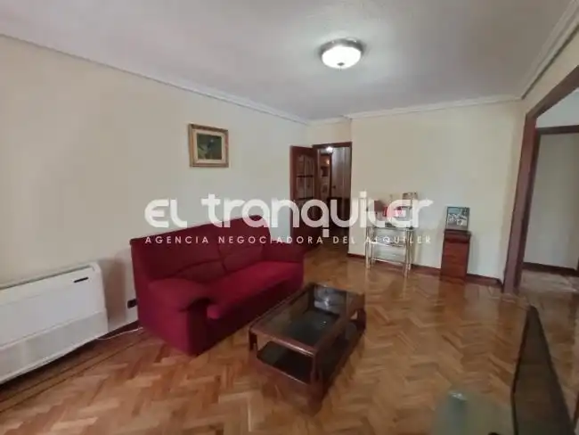 Living room of Flat for rent in Madrid  with Air Conditioner, Parquet flooring and Washing machine