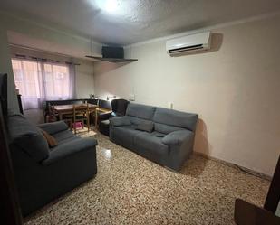 Living room of Flat for sale in  Valencia Capital  with Air Conditioner and Balcony