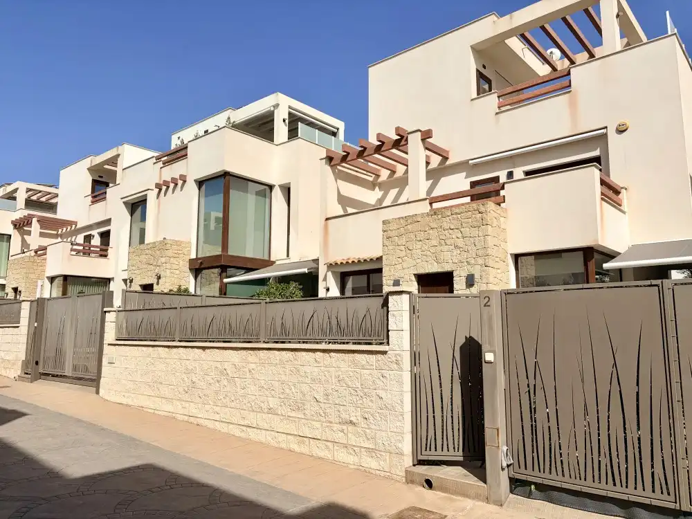 Vista exterior de Casa o xalet en venda en Rojales amb Aire condicionat, Calefacció i Jardí privat
