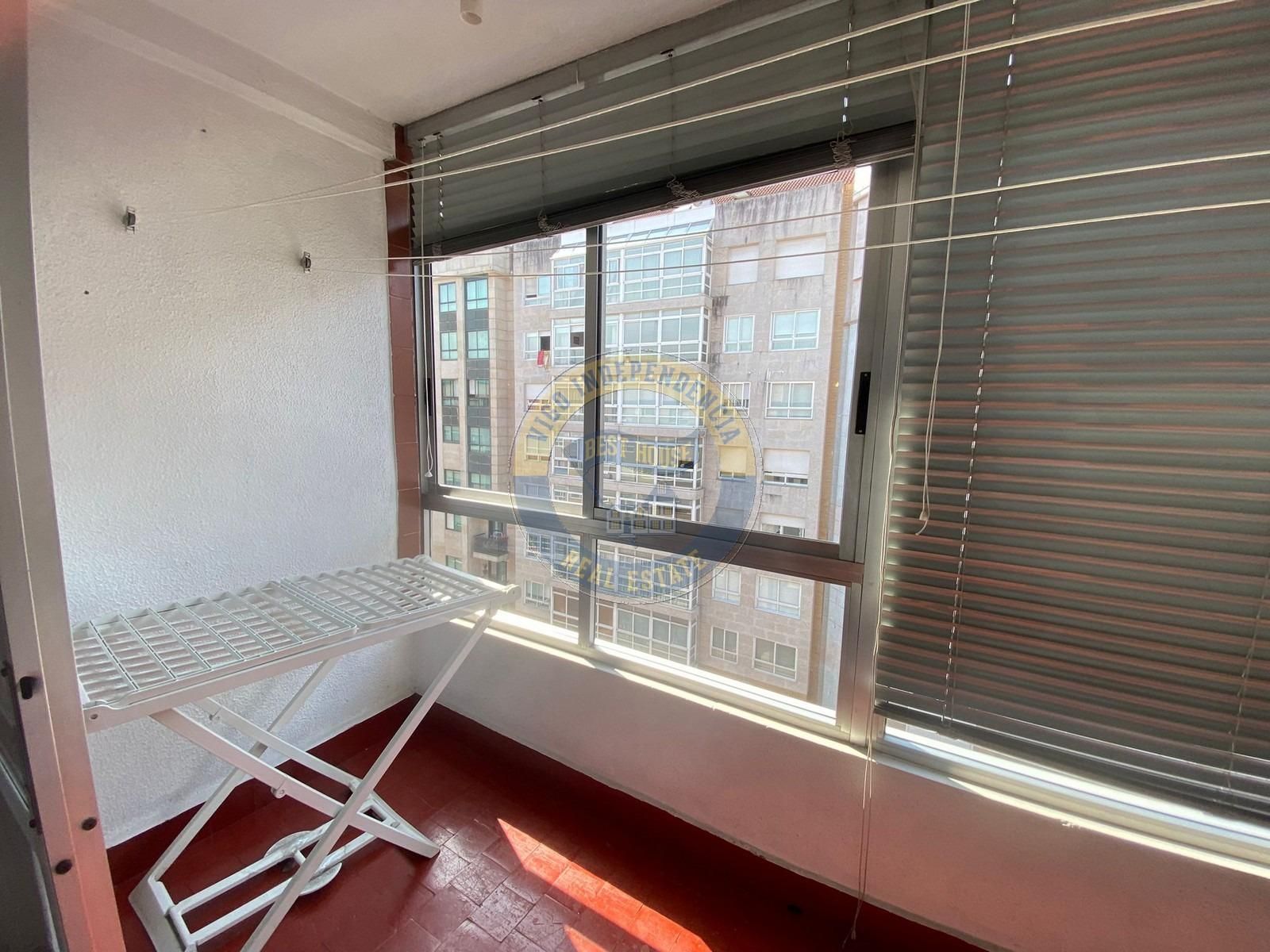 Vista exterior de Piso de alquiler en Vigo  con Calefacción, Parquet y Trastero