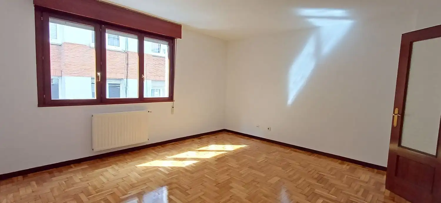Wohnzimmer von Wohnung zur Miete in Gijón  mit Heizung, Abstellraum und Schwimmbad