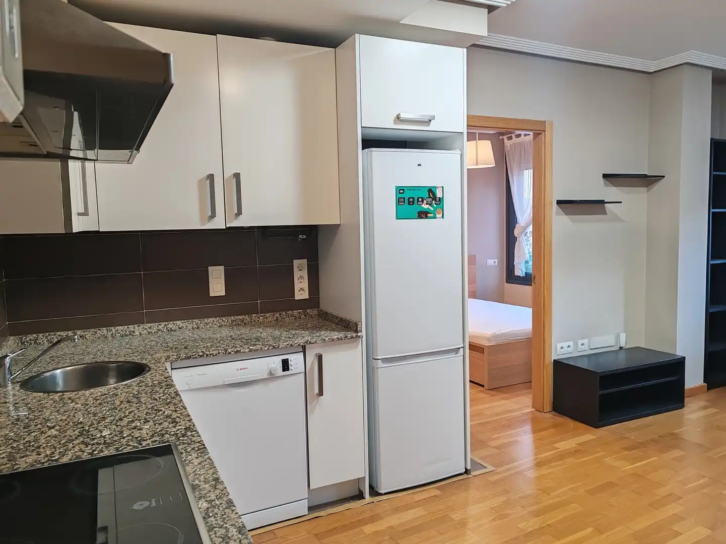 Piso con ascensor en alquiler en Oviedo - CL JERSEY CITY, imagen 2