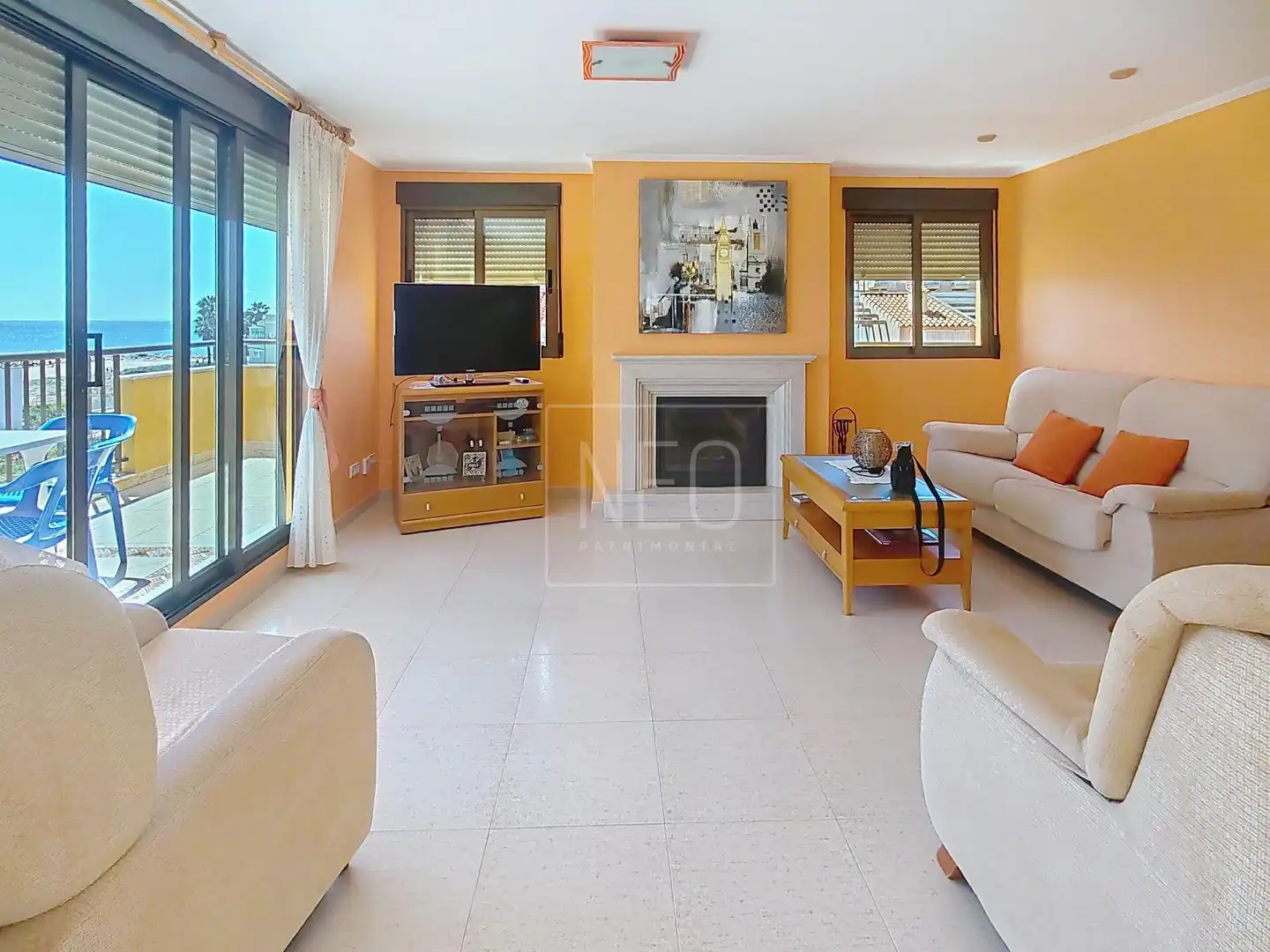 Sala de estar de Ático en venta en Tavernes de la Valldigna con Terraza, Trastero y Piscina comunitaria