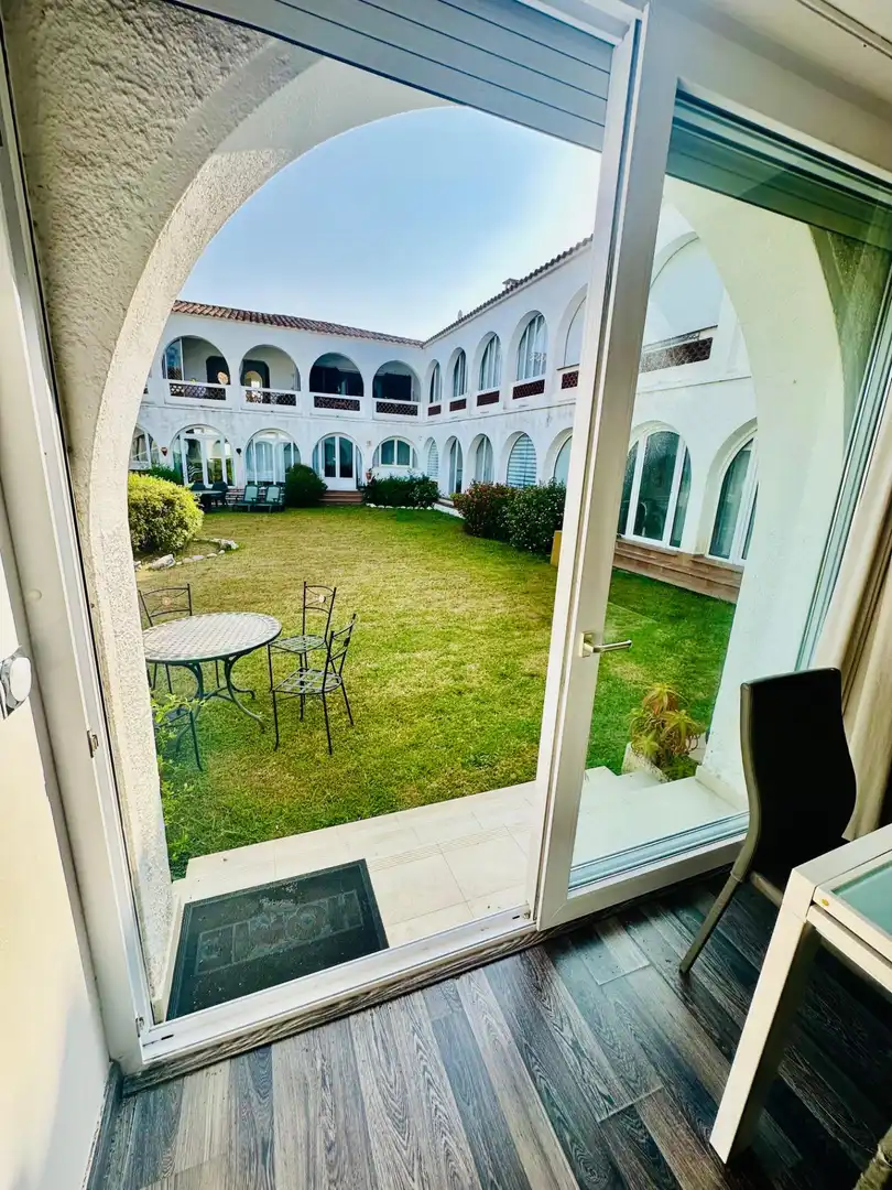 Jardí de Apartament en venda en Empuriabrava amb Aire condicionat, Jardí privat i Moblat