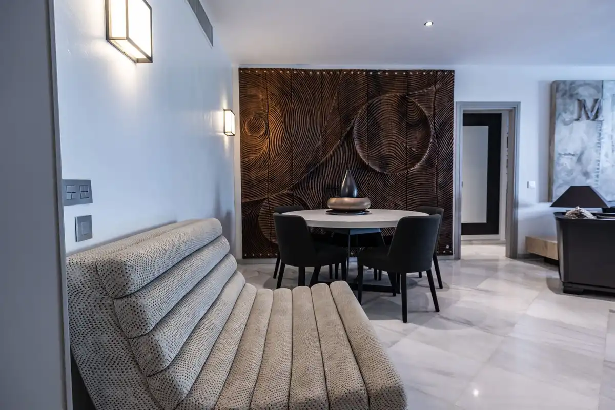 Esszimmer von Erdgeschoss zum Verkauf in Marbella mit Klimaanlage, Privatgarten und Terrasse