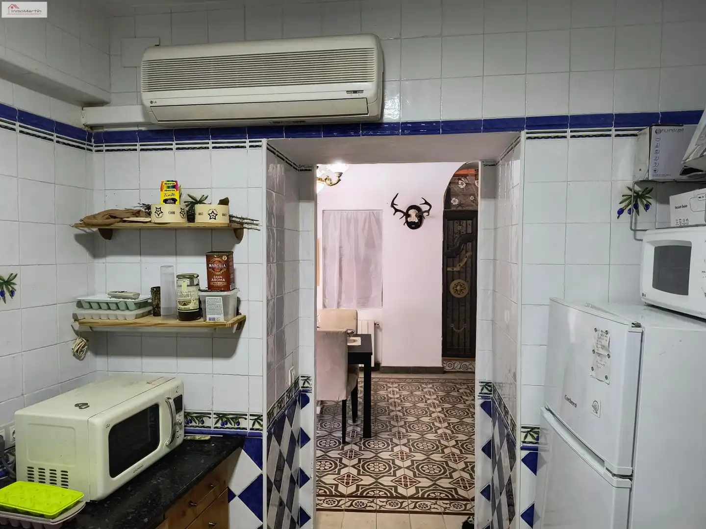 Cocina de Casa adosada en venta en Almadén de la Plata con Aire acondicionado, Calefacción y Terraza