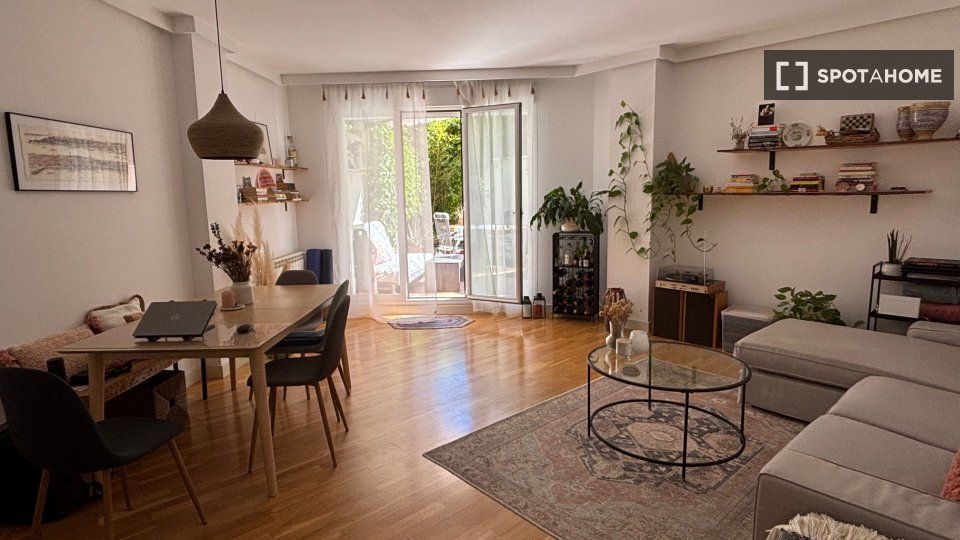 Sala d'estar de Pis de lloguer en Las Rozas de Madrid amb Aire condicionat, Calefacció i Moblat