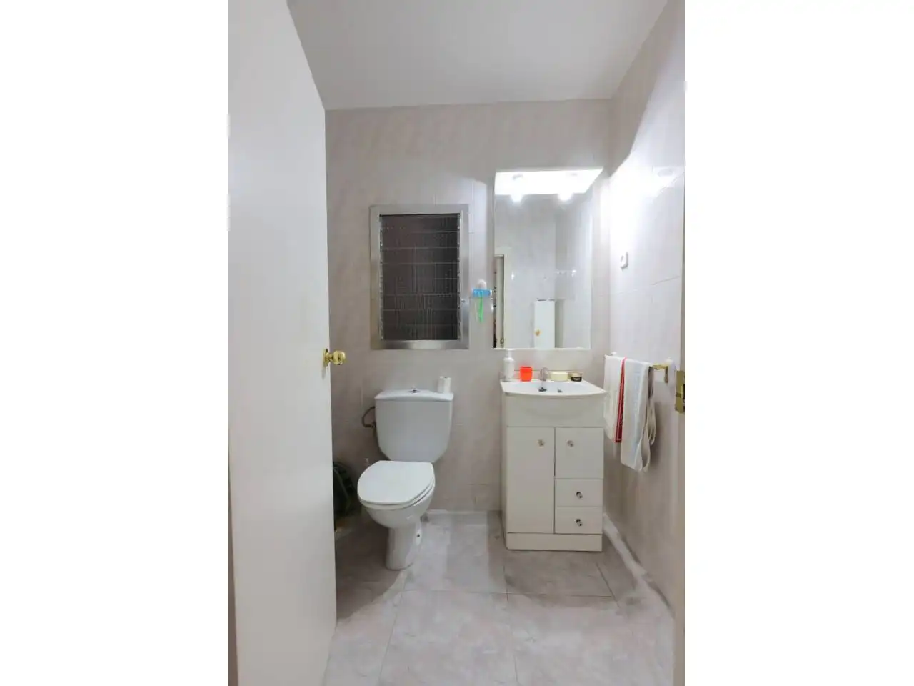Bathroom of Flat for sale in L'Hospitalet de Llobregat  with Furnished and Balcony
