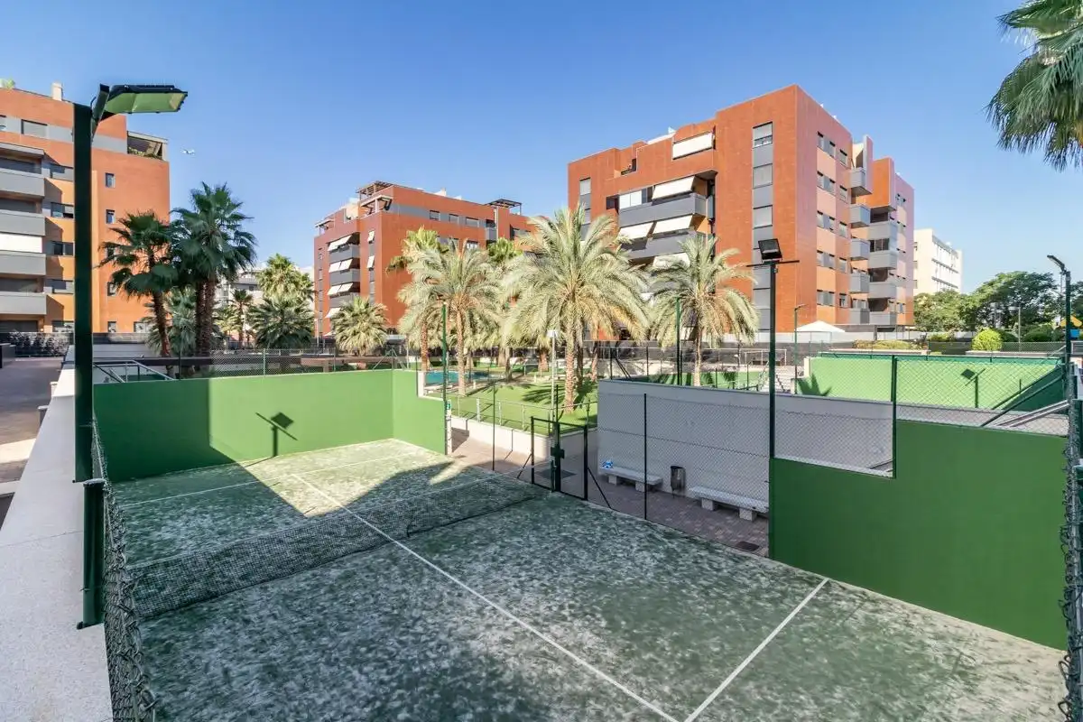 Vista exterior de Piso en venta en Granada con Aire acondicionado, Calefacción y Jacuzzi