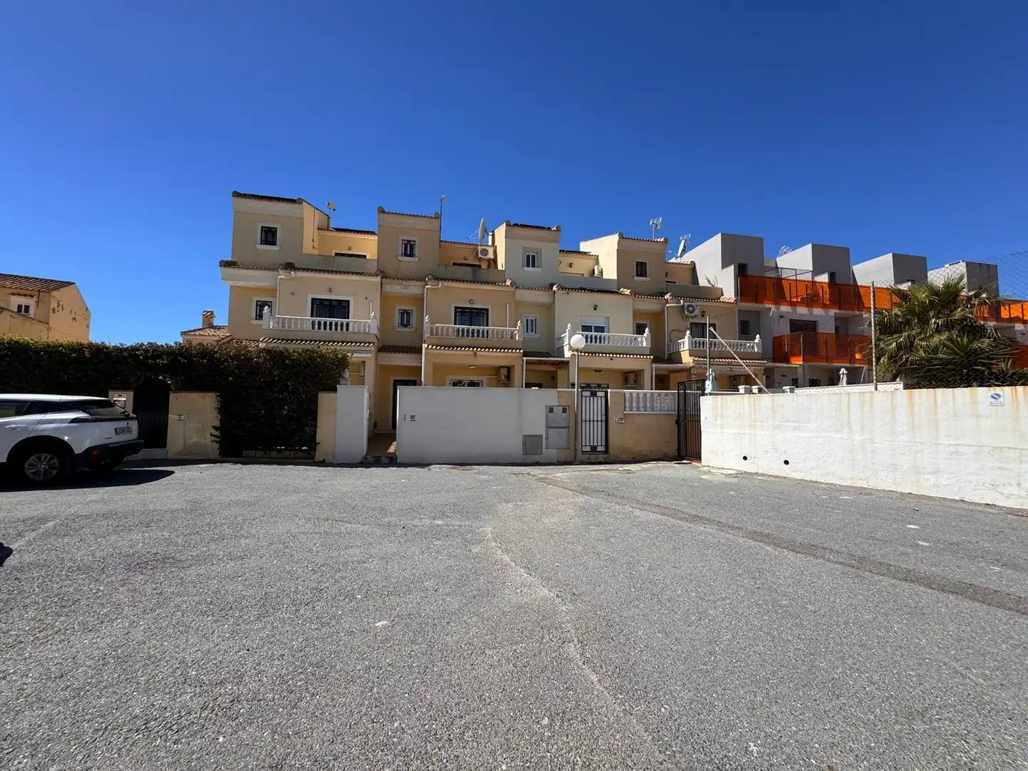Vista exterior de Finca rústica en venda en Orihuela amb Calefacció, Terrassa i Traster