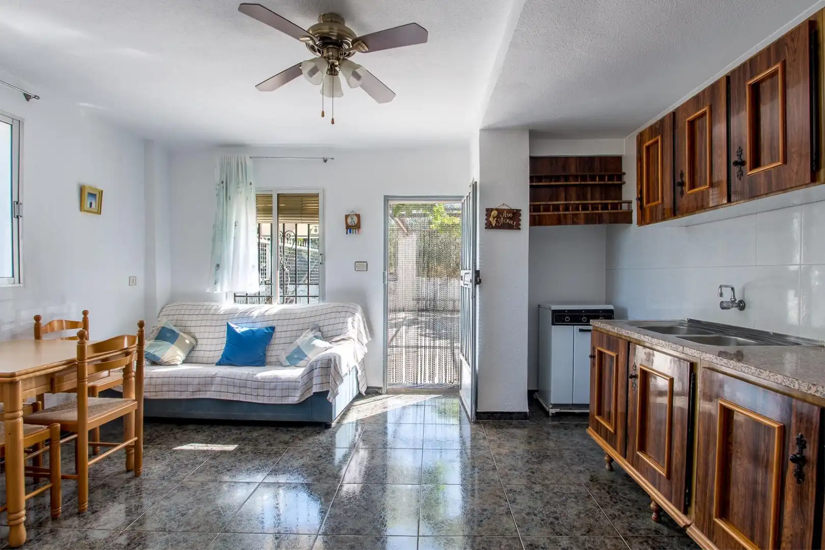 Sala d'estar de Casa o xalet en venda en Cehegín amb Piscina i Moblat