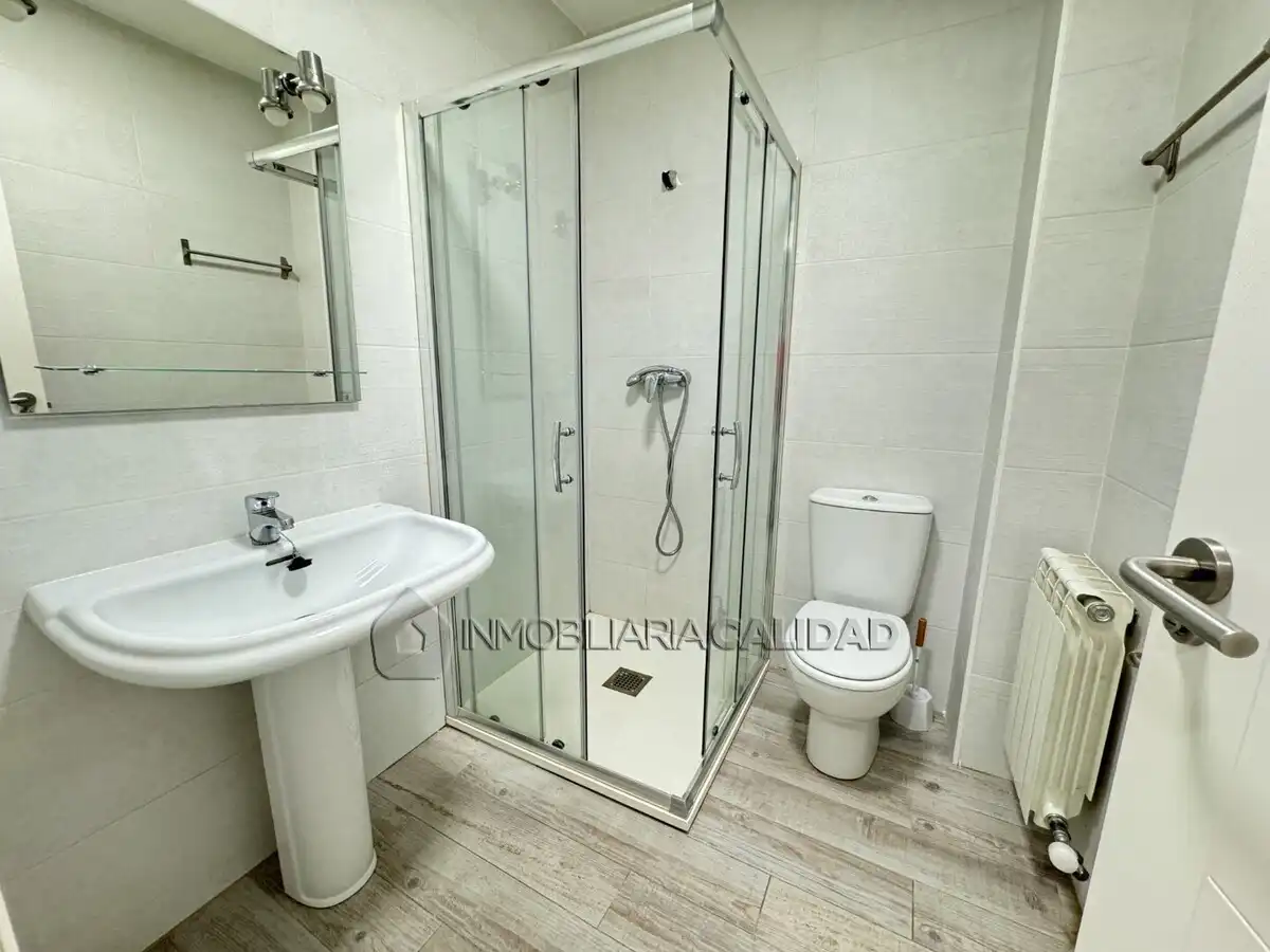 Bathroom of Flat for rent in Burgos  with Heating, Terrace and Furnished