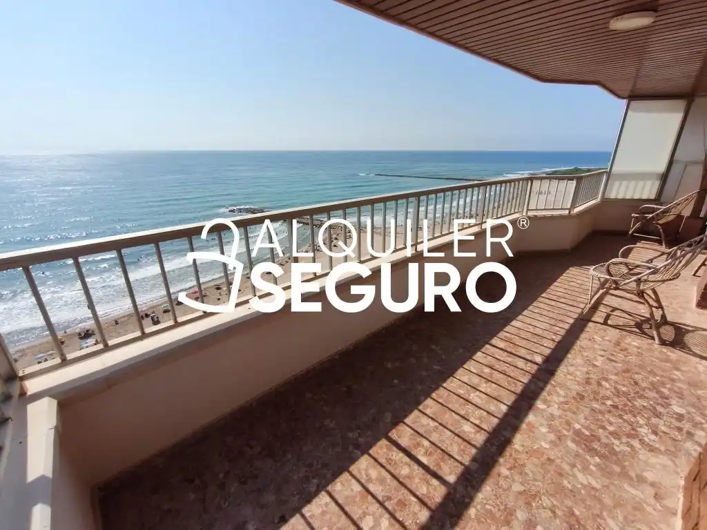Ático de alquiler en El Campello con Terraza y Amueblado