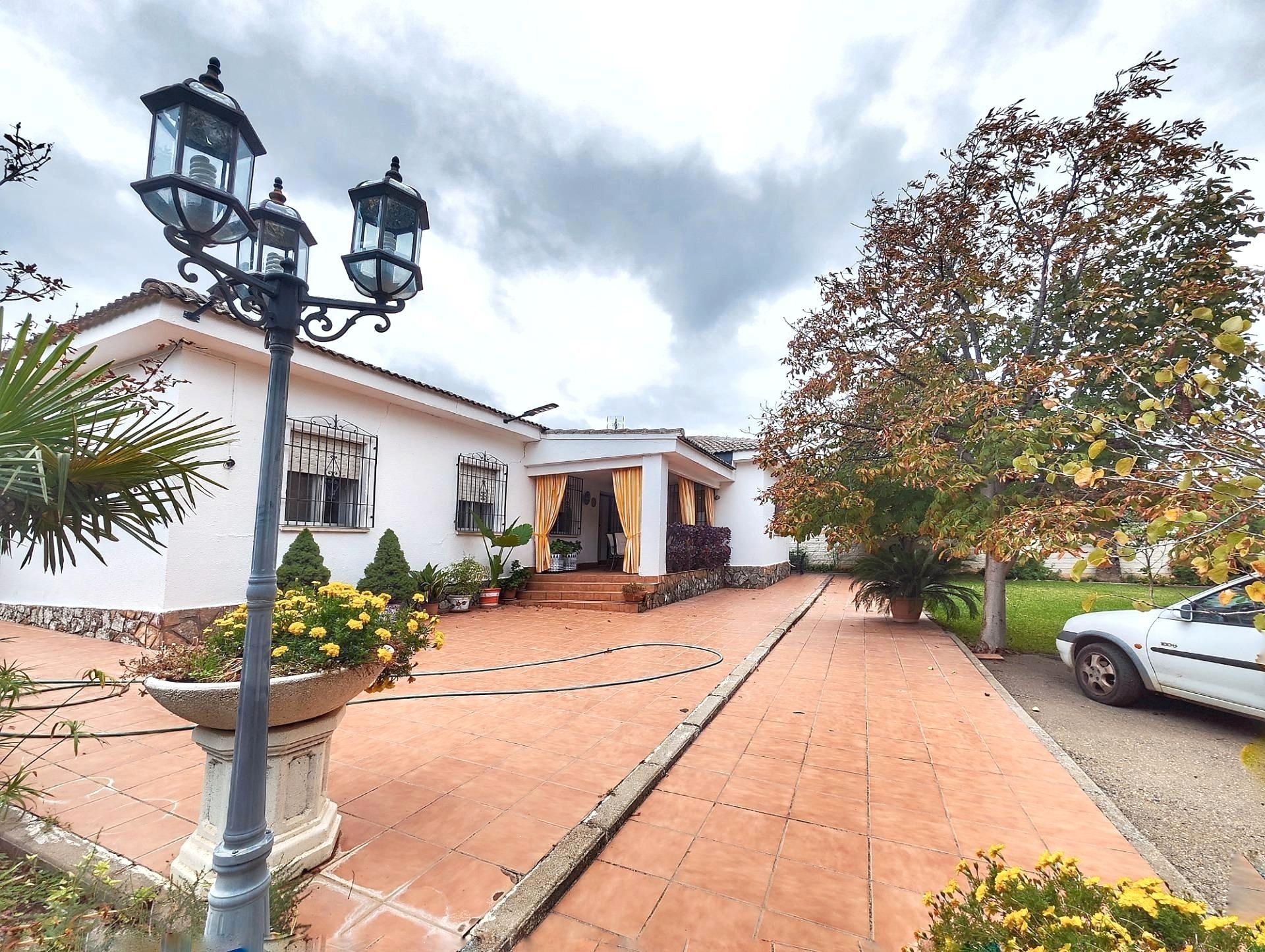 Exterior view of House or chalet for sale in Puertollano  with Air Conditioner, Heating and Private garden