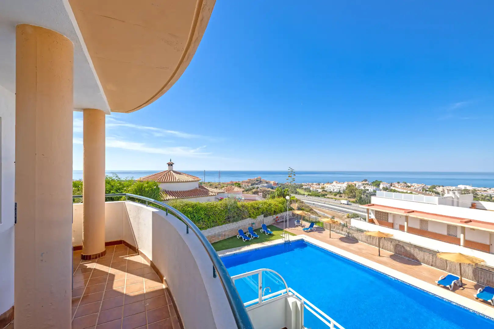Piscina de Dúplex en venda en Rincón de la Victoria amb Aire condicionat, Calefacció i Jardí privat