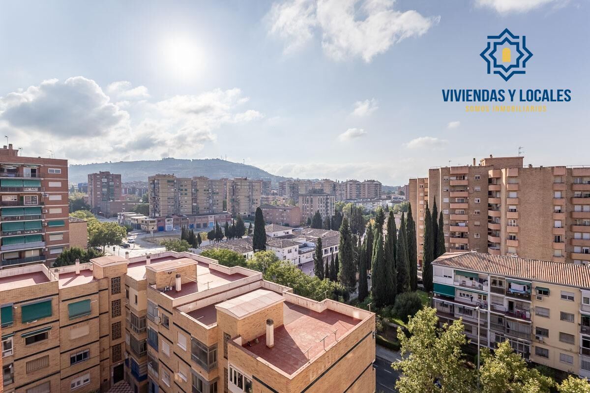 Exterior view of Flat for sale in  Granada Capital  with Balcony