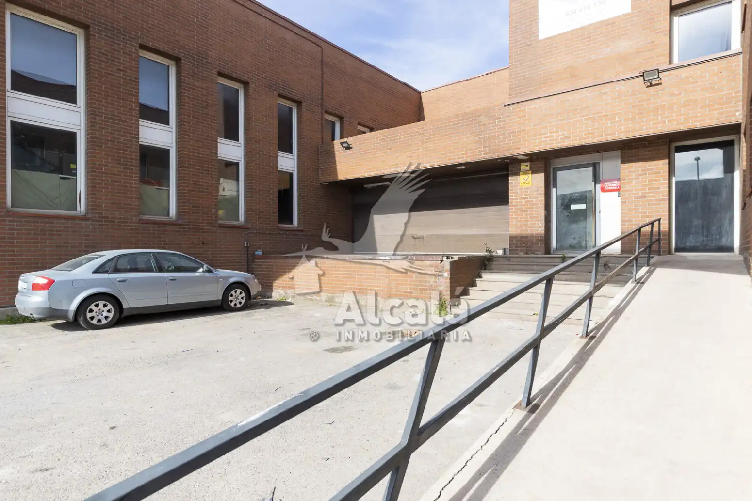Vista exterior de Nave industrial en venta en Alcalá de Henares