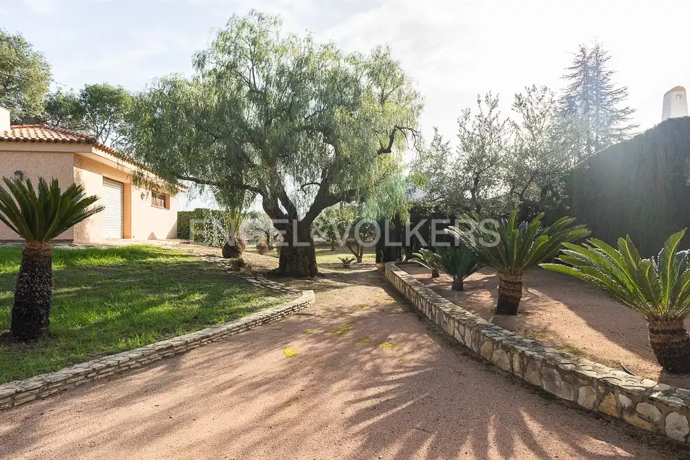 Vista exterior de Casa o xalet en venda en Ontinyent amb Calefacció, Jardí privat i Terrassa