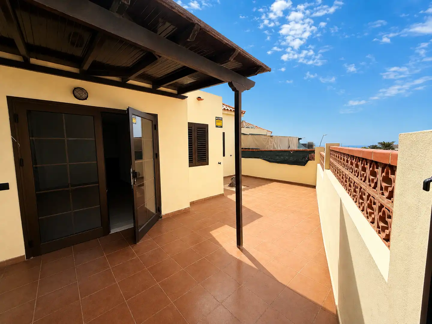 Terrasse von Wohnung zum Verkauf in Antigua mit Privatgarten, Terrasse und Alarm