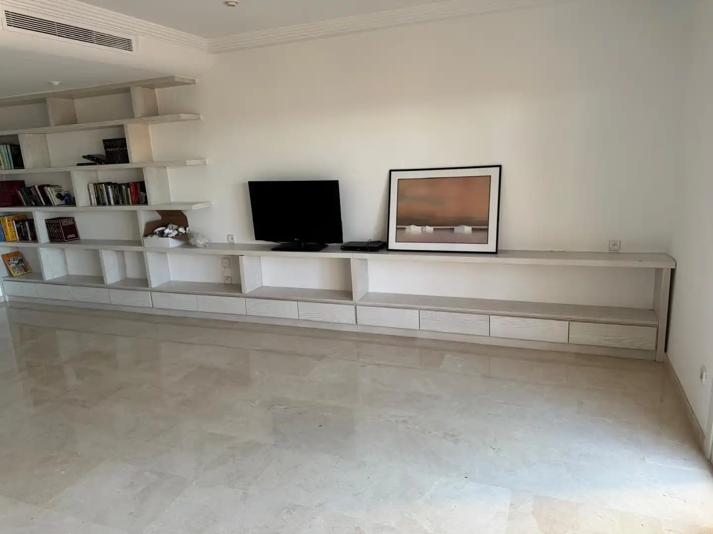 Sala d'estar de Casa adosada en venda en El Campello amb Jardí privat i Terrassa