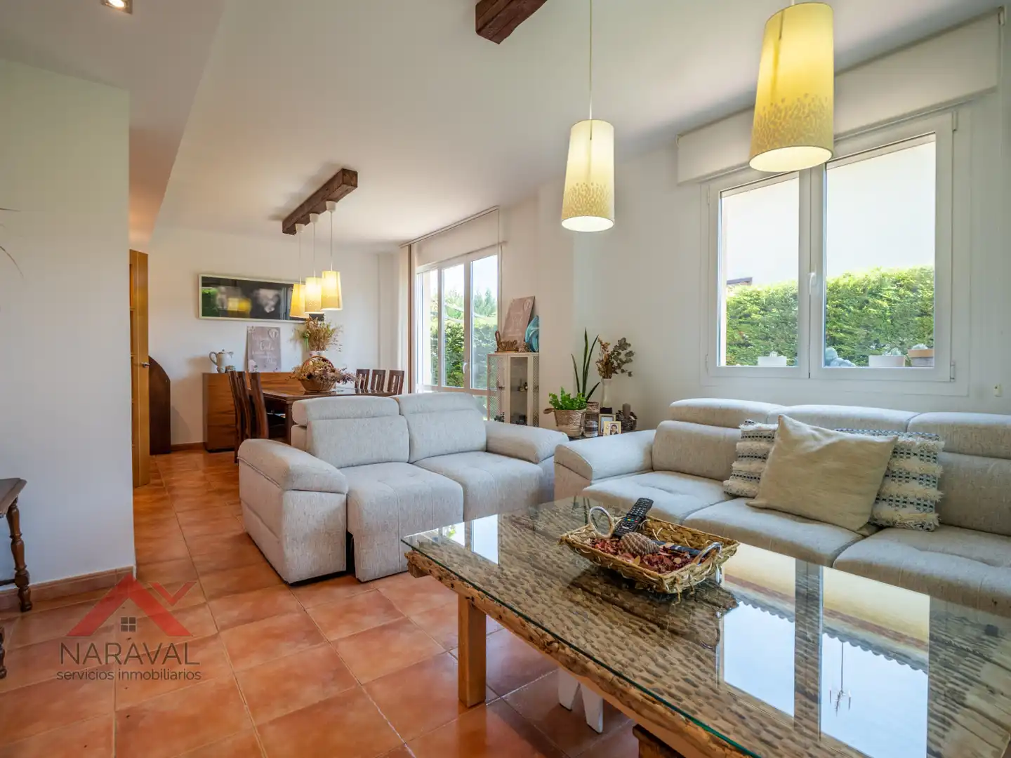 Sala d'estar de Casa adosada en venda en Alegría-Dulantzi amb Aire condicionat, Calefacció i Jardí privat