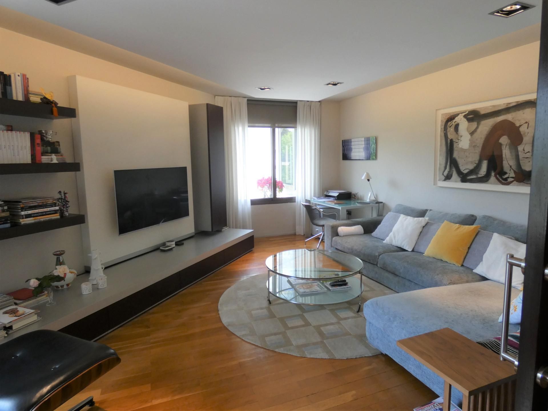 Sala d'estar de Pis en venda en  Valencia Capital amb Aire condicionat, Calefacció i Parquet