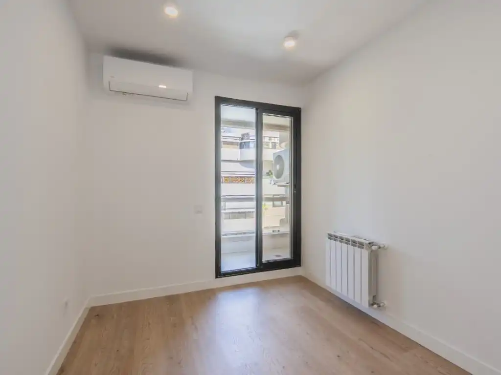 Schlafzimmer von Wohnung zur Miete in Madrid mit Klimaanlage