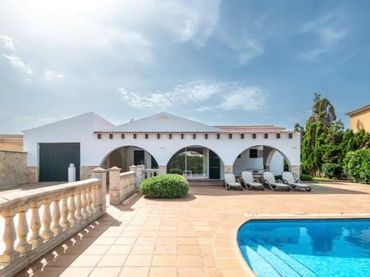 Villa con giardino in affitto a Carrer de Sa Cigonya 349B