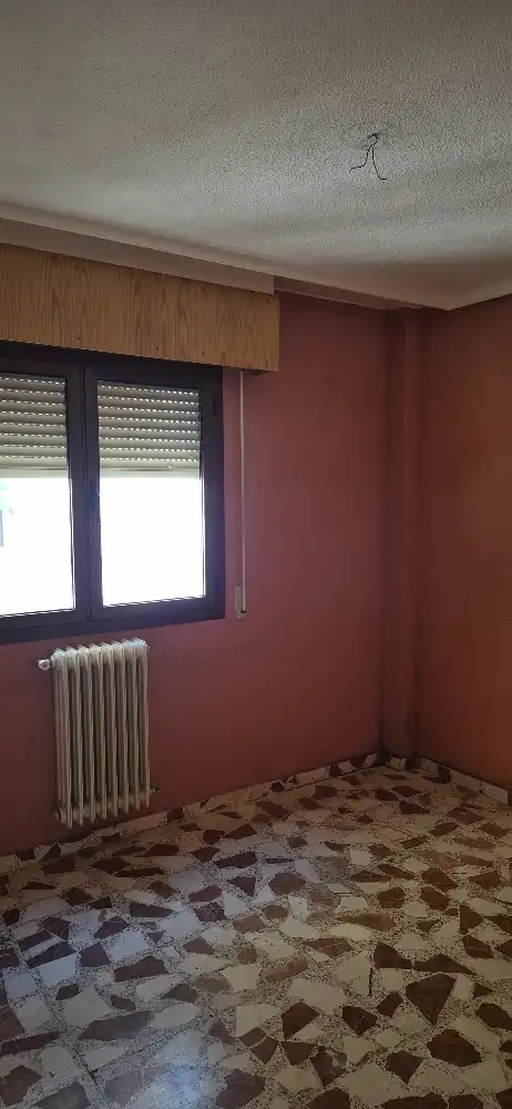 Habitación de Piso en venta en Albacete con Calefacción, Trastero y Balcón