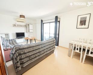 Living room of Flat to rent in  Granada Capital  with Air Conditioner and Balcony