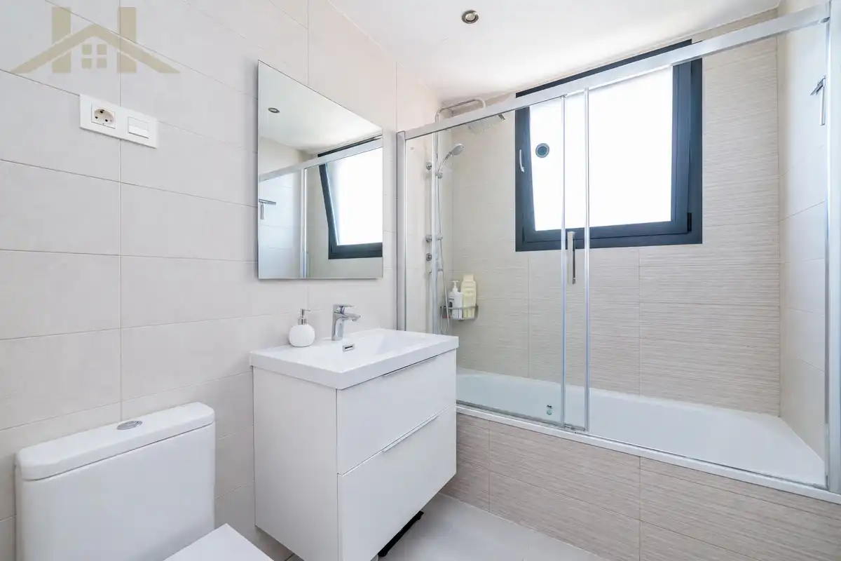 Bathroom of Attic for sale in Valdemoro  with Air Conditioner, Heating and Terrace