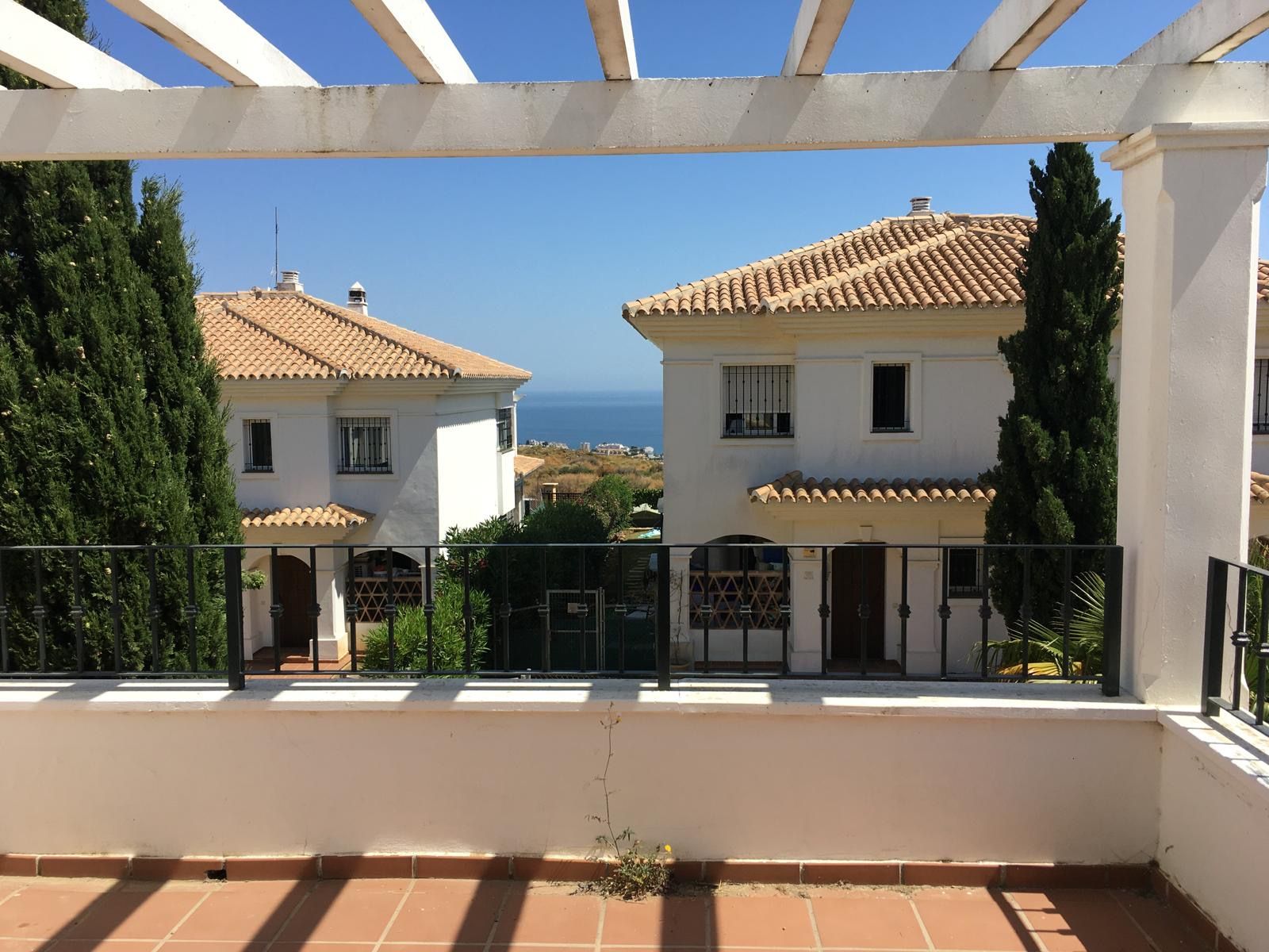 Vista exterior de Casa adosada de lloguer en Mijas amb Aire condicionat, Calefacció i Terrassa