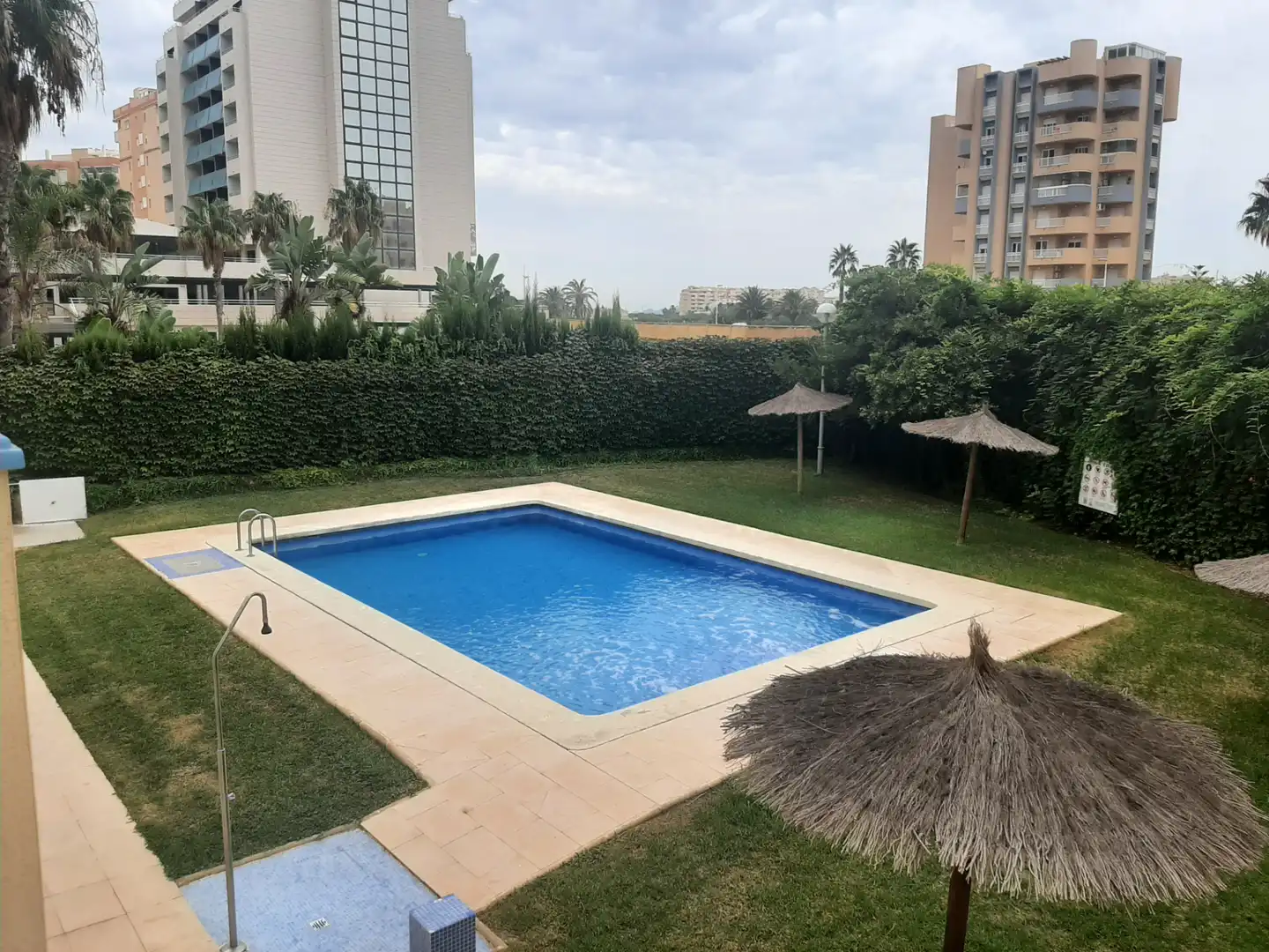 Piscina de Apartament en venda en La Manga del Mar Menor amb Aire condicionat, Calefacció i Terrassa