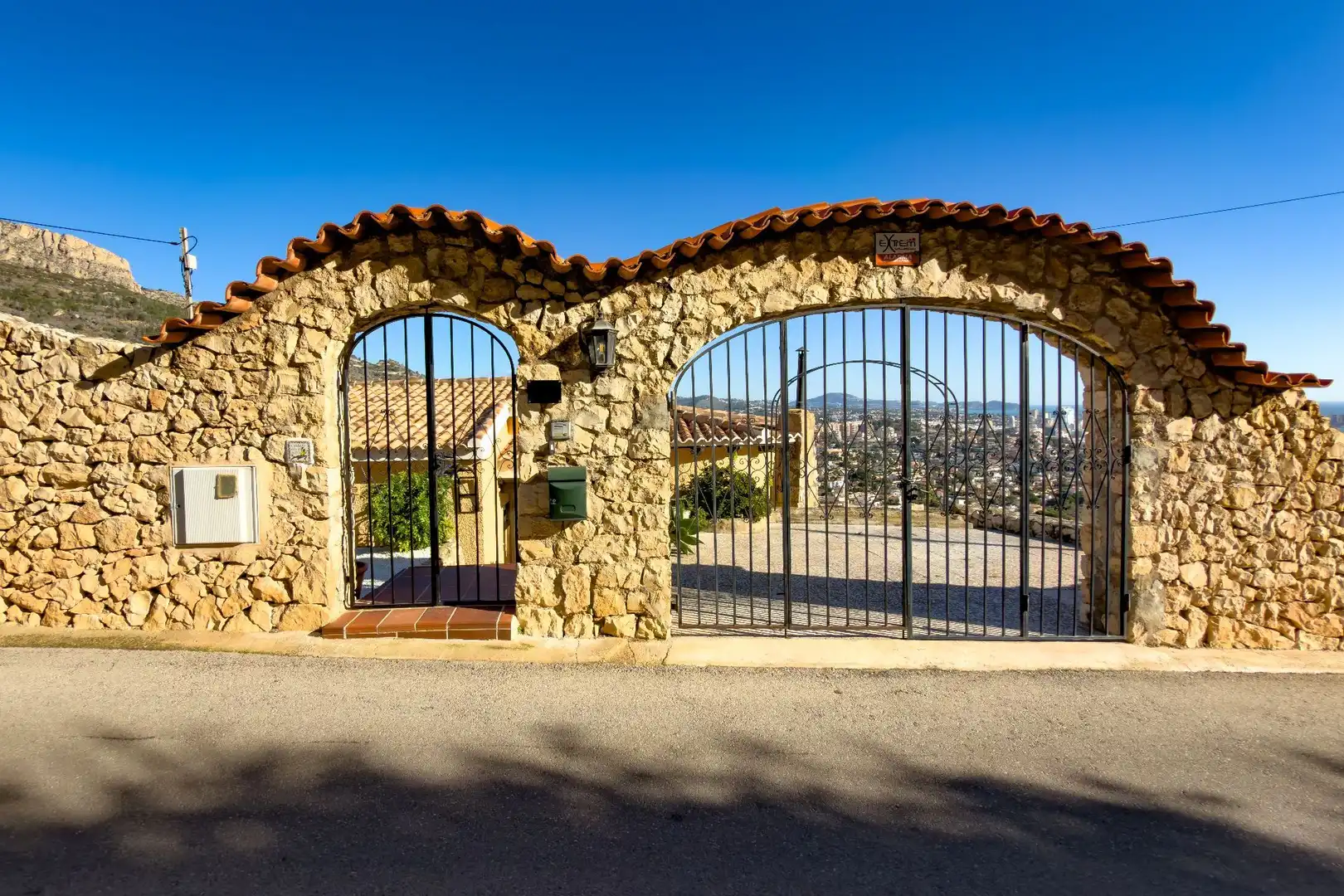 Exterior view of Houses for sale in Calpe / Calp