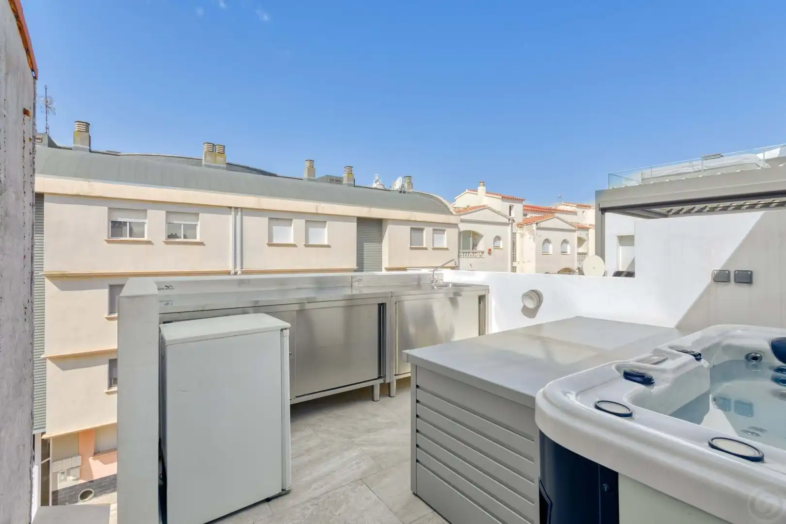 Terrasse von Einfamilien-Reihenhaus zum Verkauf in Empuriabrava mit Klimaanlage, Heizung und Terrasse
