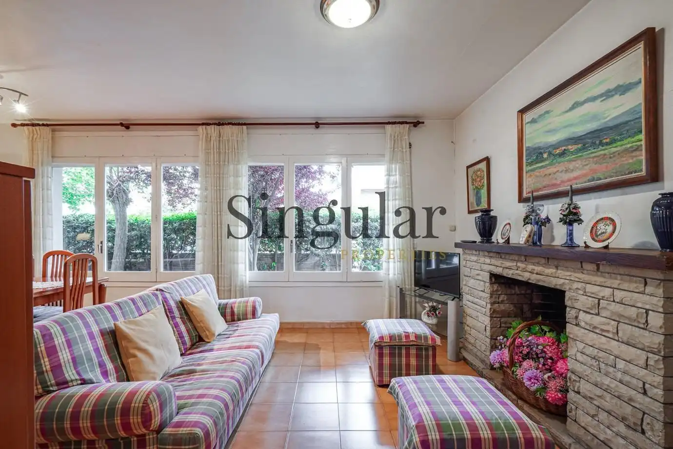 Sala d'estar de Casa o xalet en venda en Castelldefels amb Jardí privat i Terrassa