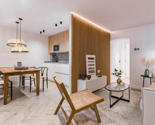 Sala d'estar de Apartament de lloguer en  Madrid Capital amb Aire condicionat, Calefacció i Moblat
