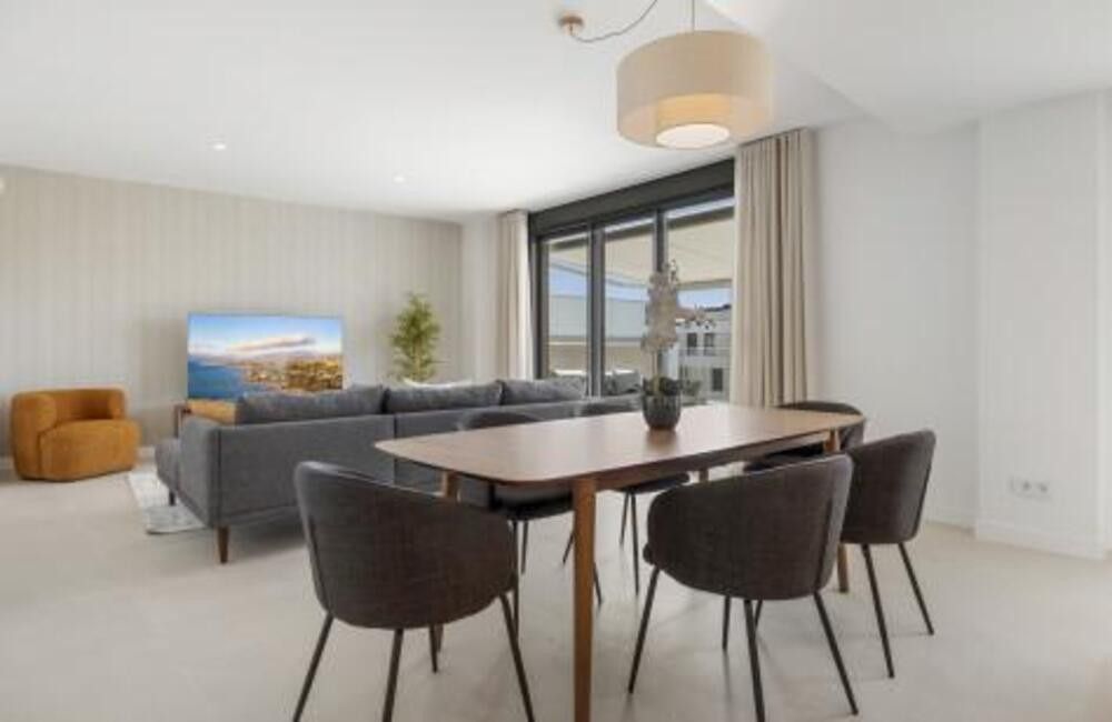 Menjador de Apartament de lloguer en Estepona amb Aire condicionat, Terrassa i Piscina