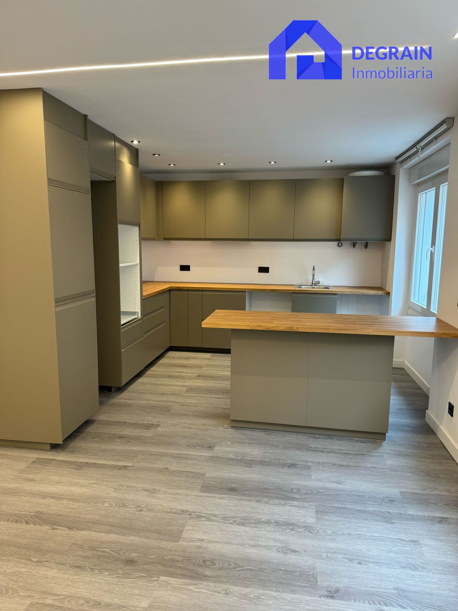 Cocina de Piso en venta en Oviedo  con Calefacción