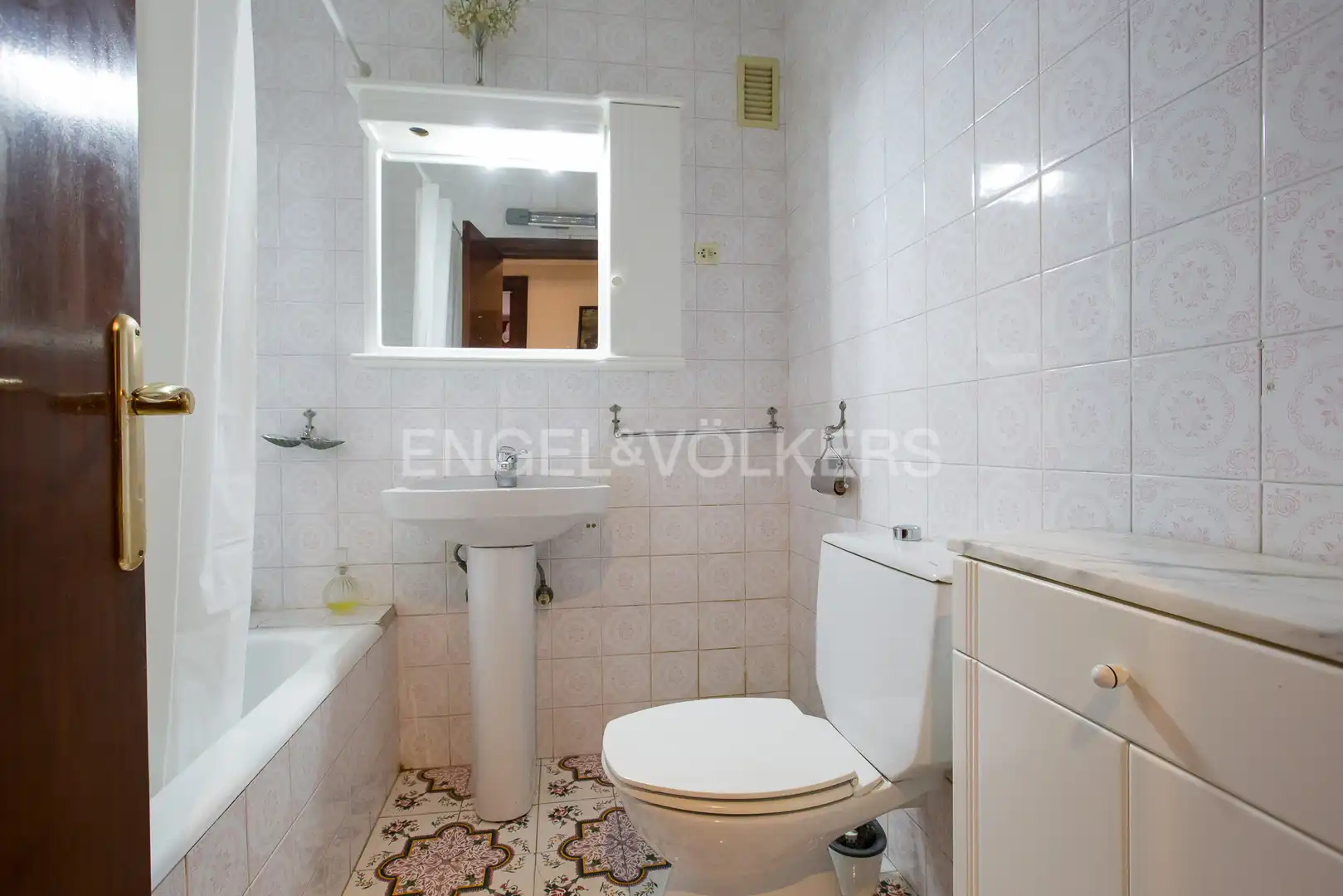 Bathroom of Flat for sale in Getxo   with Heating and Balcony