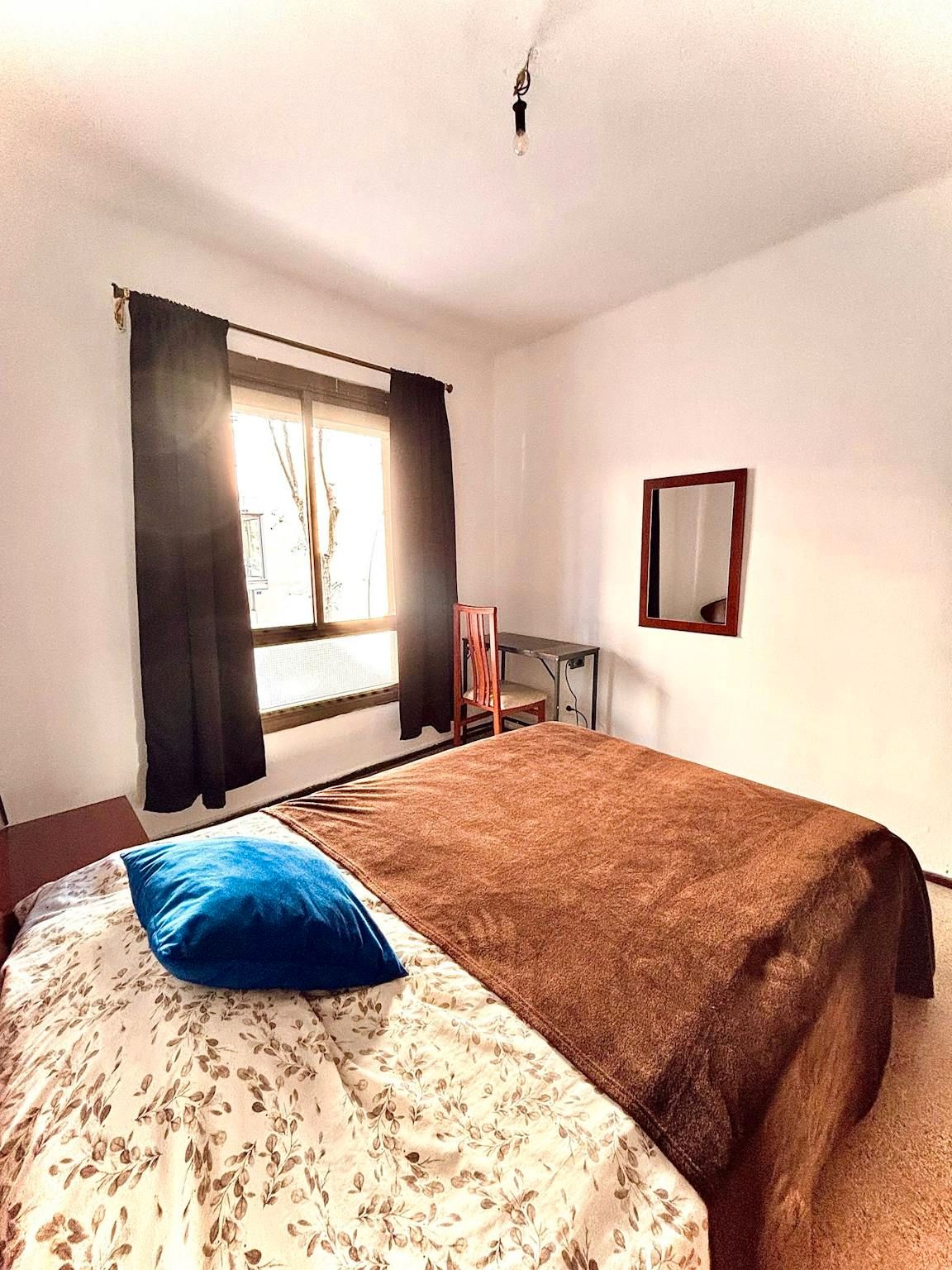 Bedroom of Flat to share in  Barcelona Capital  with Heating, Furnished and Washing machine
