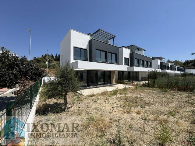 Casa-chalet en Venta en ESTEPONA en Parque Central